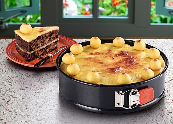 Le Creuset Easter Simnel Cake Le Creuset Easter Simnel Cake