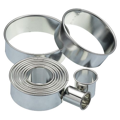 KitchenCraft Eleven Round Plain Pastry Cutters With Metal Storage Tin