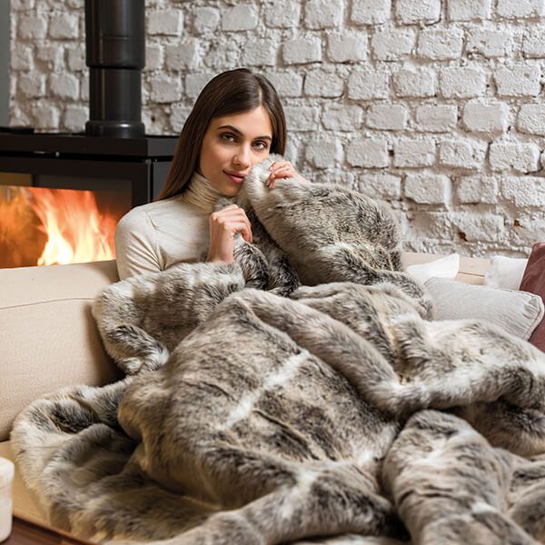 Dreamland Hygge Days Luxury Faux Fur Warming Throw Alaskan Husky
