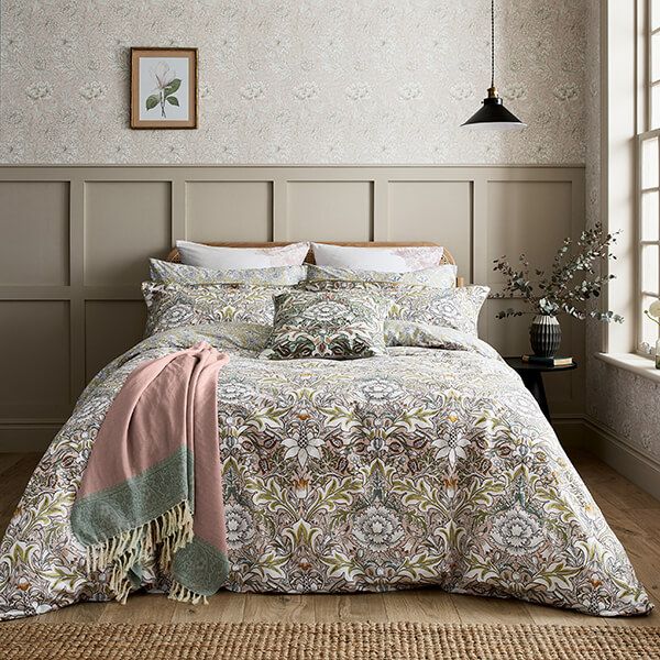 Morris & Co Severn Duvet Cover Super King Size Cochineal Pink