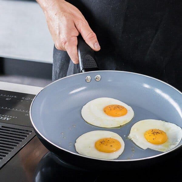 https://www.hartsofstur.com/media/wysiwyg/MasterClass-Cookware-Ceramic-Section-Top.jpg